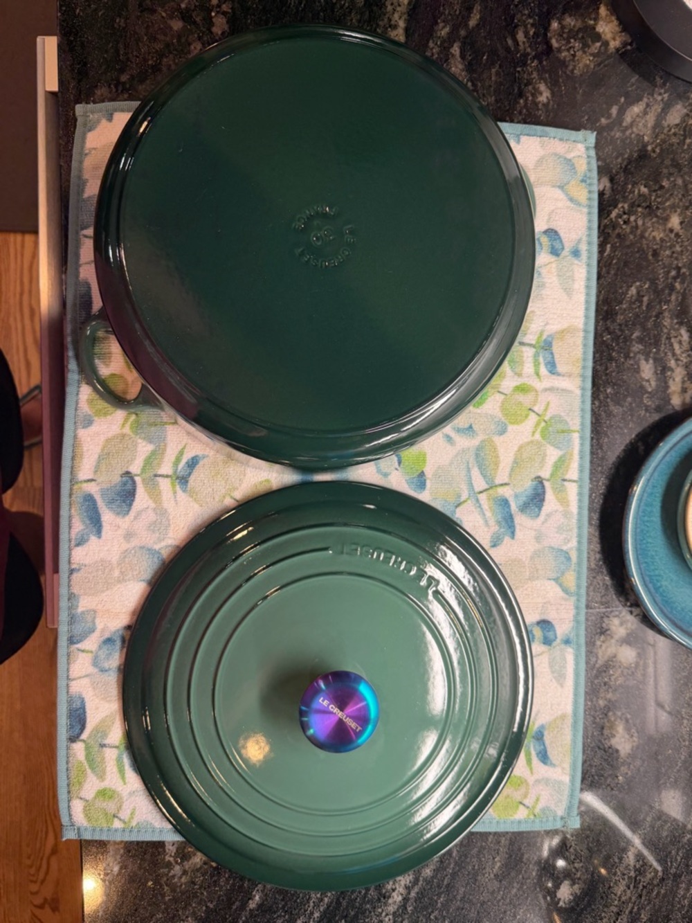 Le Creuset Artichaut Traditional Wide Round Dutch Oven Lids with Iridescent Knob